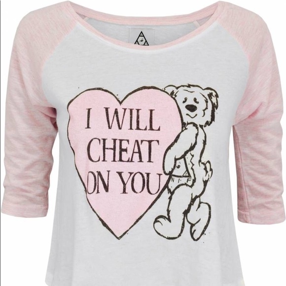 Unif I will cheat on you cropped baseball shirt